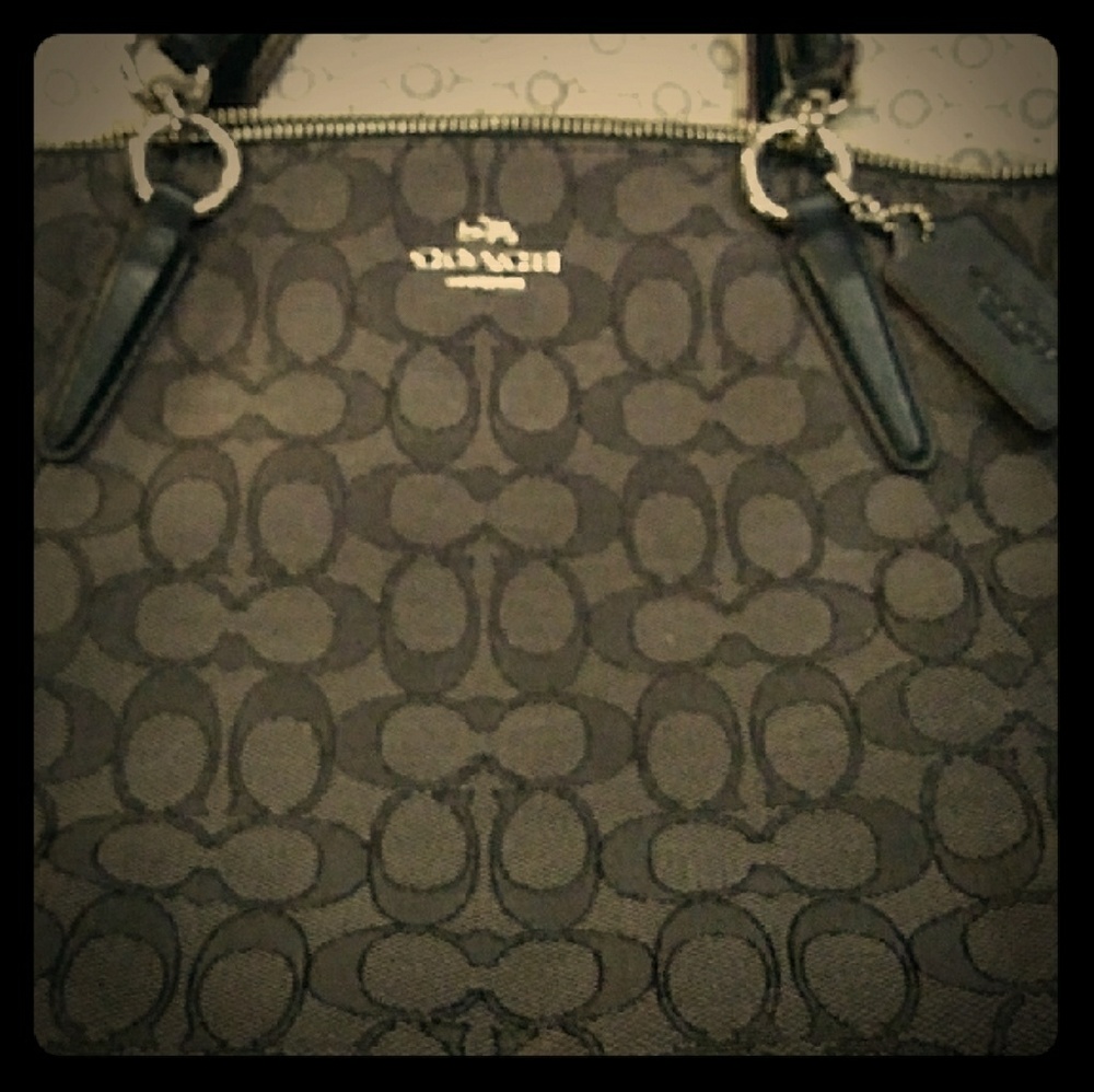 *PRICE DROP* Coach bag with strap